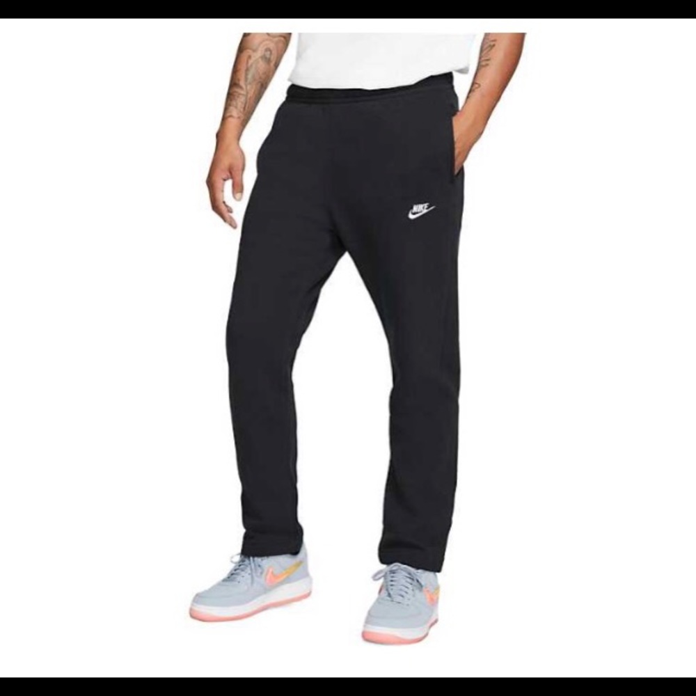 Nike Men's standard fit black sweatpants size small